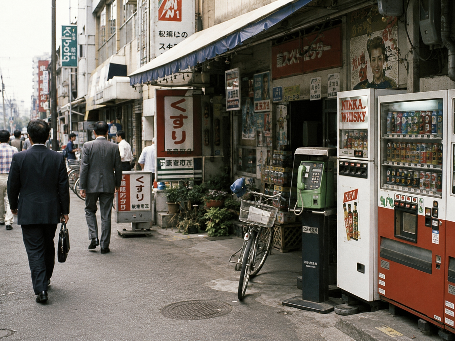 1985年の街角と自動販売機